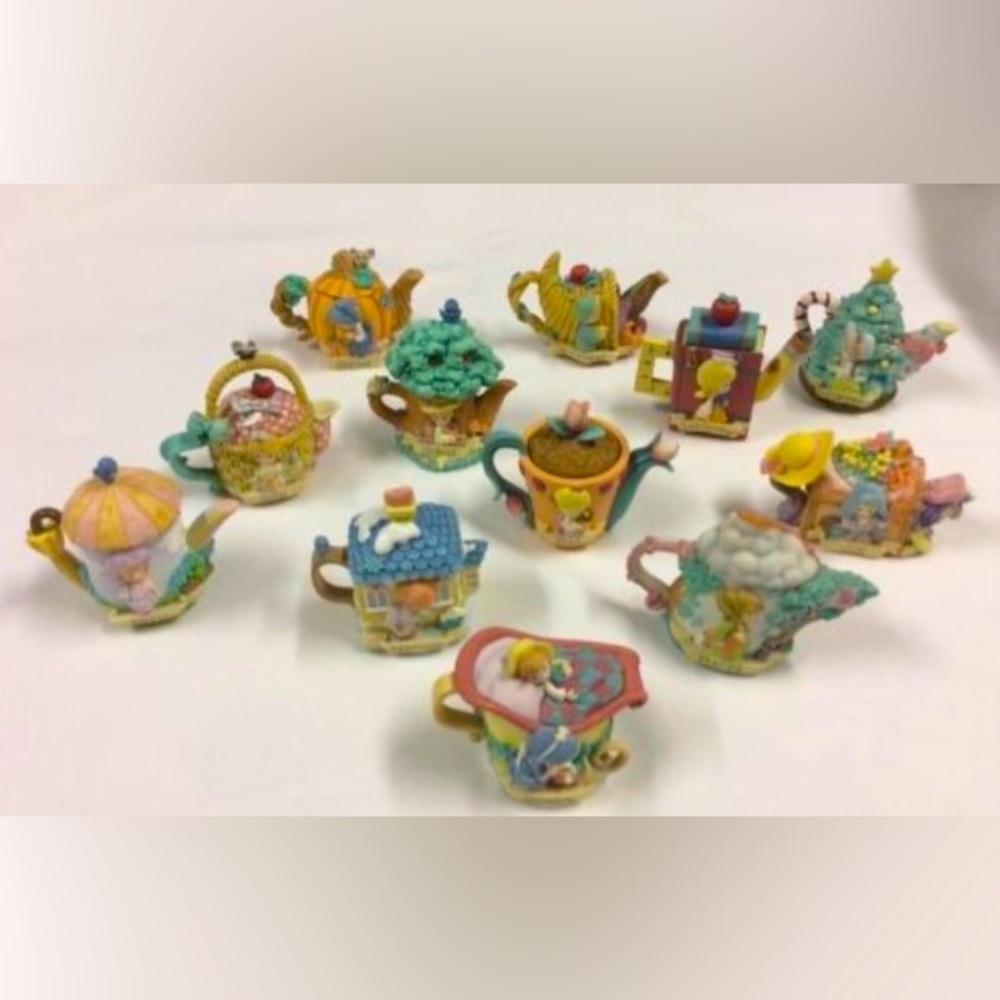 Precious Moments Monthly TeaPots, Enesco/AVON 1999 tea pots are in New Condition